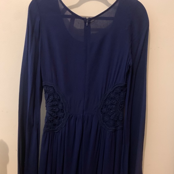Bell-sleeved navy dress - Picture 2 of 3